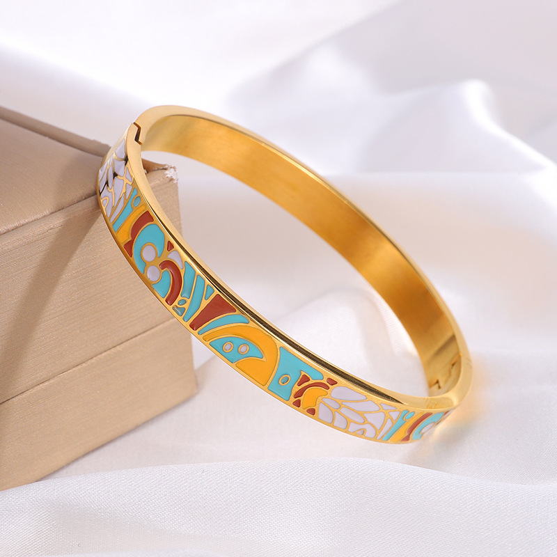Brazalete de acero de titanio de patrón abierto esmalte de goteo de aceite ligero pulsera de lujo para mujeres europeas y estadounidenses transfronterizas nicho pulsera de alta calidad image 7