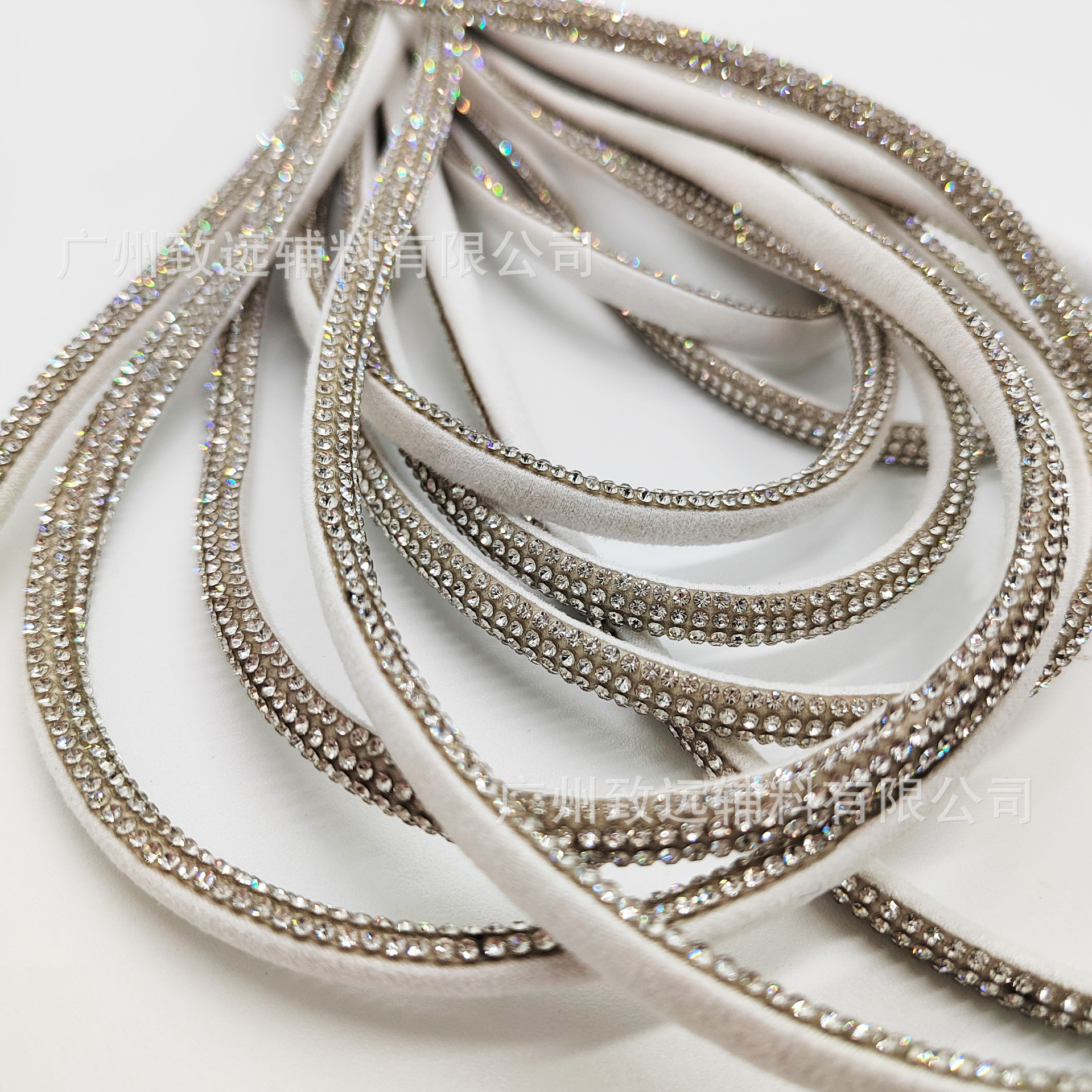 Semicírculo rhinestone cuerda de diamantes de imitación de media superficie tira de diamantes de imitación tubo de perforación de plástico redondo sandalias de tubo zapatos y sombreros material Diamond Strip fábrica