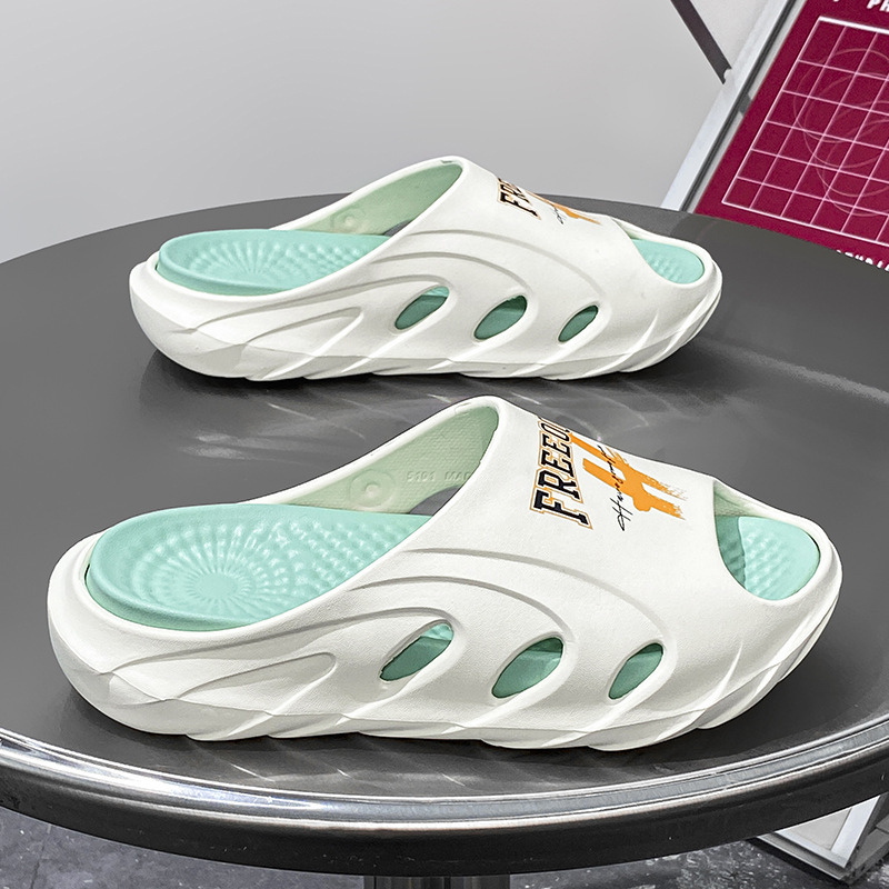 Sandalias para hombres, sensación de mierda, verano 2025, nueva moda antideslizante, zapatillas casuales, zapatos de playa de moda para hombres