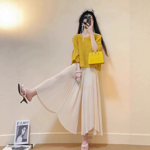 ��Ͱ�����һ���ל���ϵը���̹��Sɫ������Ƥ����e���ѝ���b