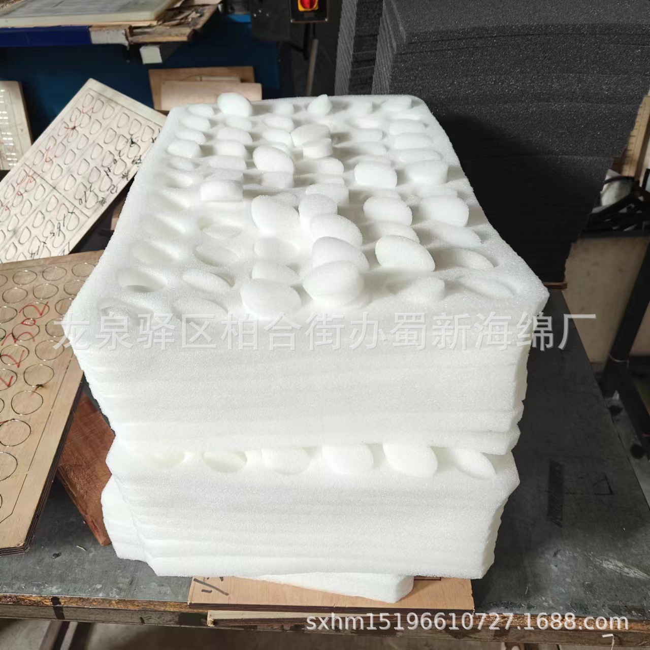 厂家供应黑色白色草莓海绵包装/55枚66枚77枚88枚泡沫箱草莓