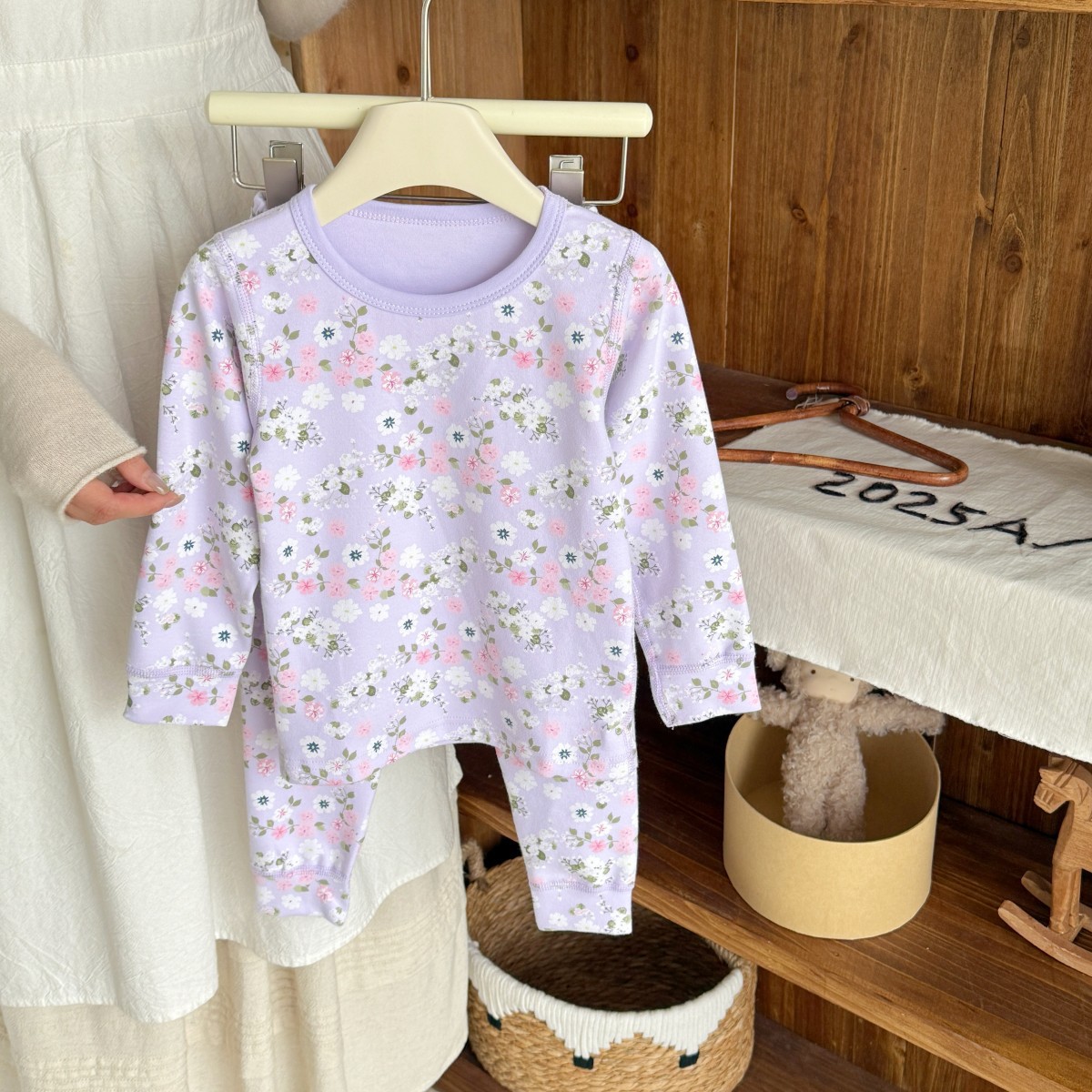 Pijamas infantiles de terciopelo de invierno calentador conjunto de ropa interior sin hueso engrosado chaqueta de otoño para niños y niñas pantalones de otoño para bebés ropa para el hogar