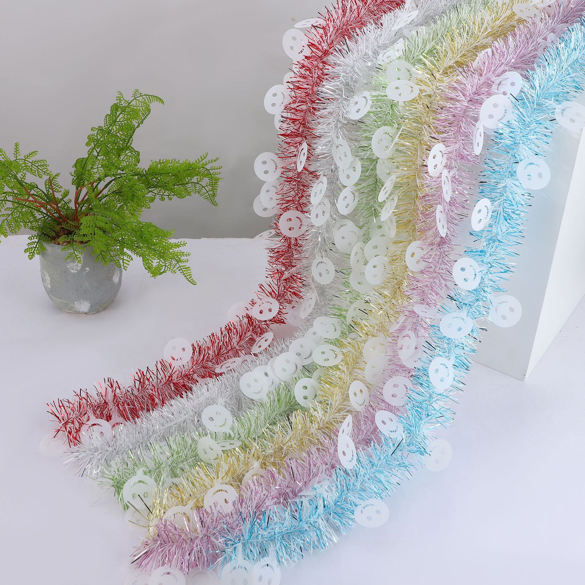 拉花彩带客厅布置笑脸彩条楼梯扶手装饰婚房气氛布置节日装饰彩条