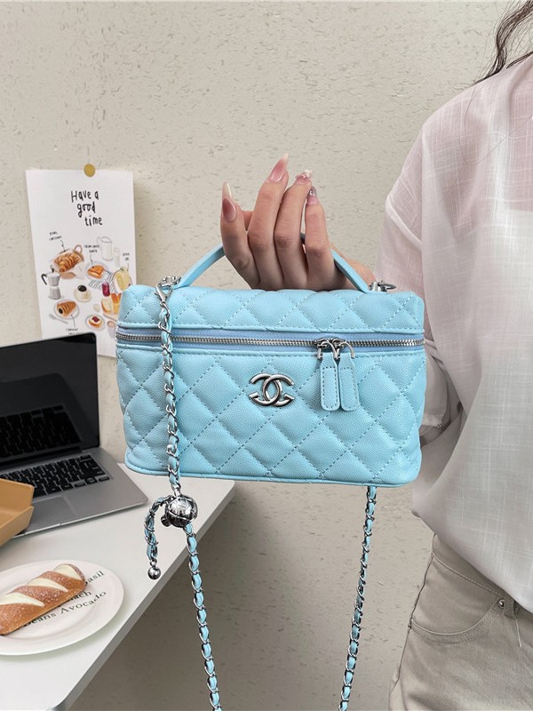 2026 nuevo paquete de teléfono móvil exquisito super caliente bolso de maquillaje de tramo inclinado bolso de cadena de viento de alto nivel