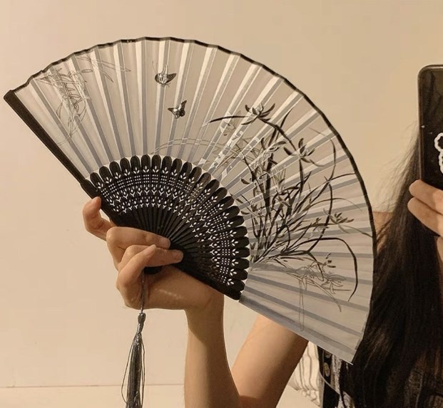 中国风折叠小扇子随身携带古风汉服马面裙舞蹈新中式夏天黑色竹扇|undefined