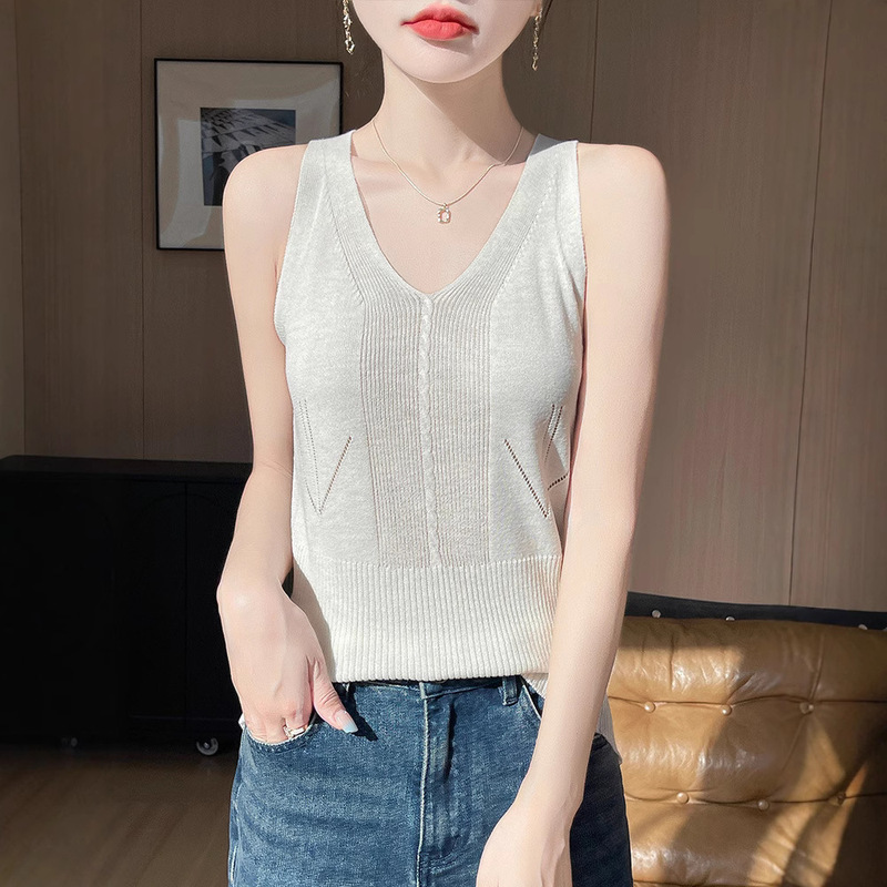 V-neck Camisole Women's 2025 Spring and Summer New Fashion Stylish V-neck Outer Wear Sleeveless Camisole Inner Base Shirt