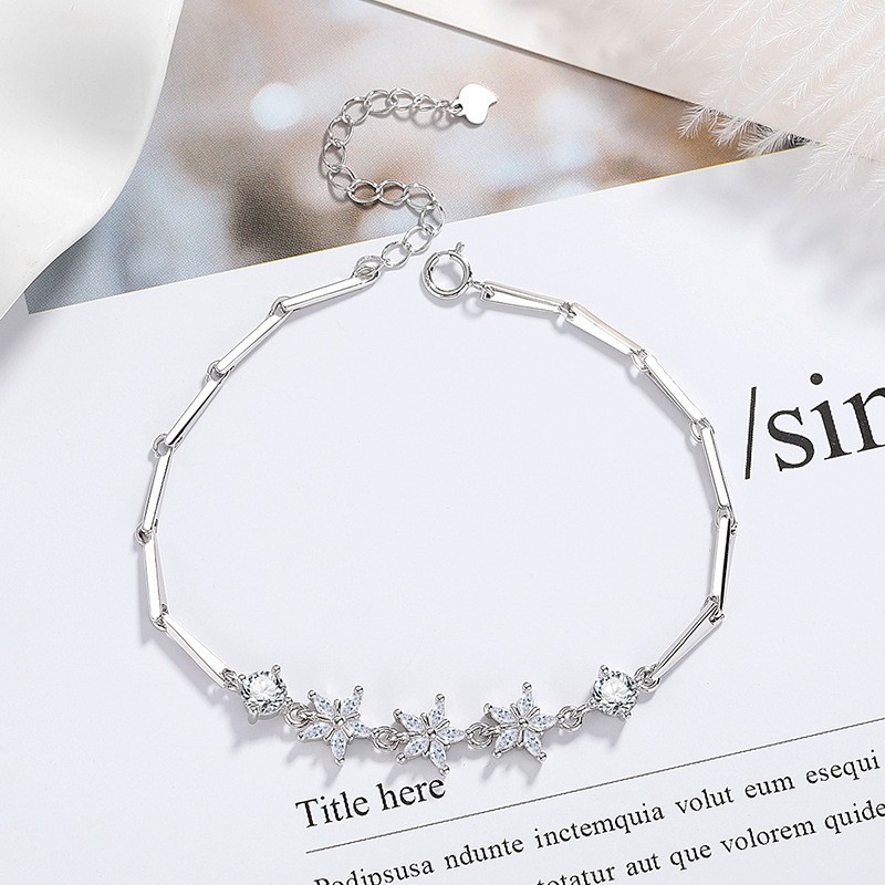 Pulsera estrella de cinco puntas y trébol de cuatro hojas 44
