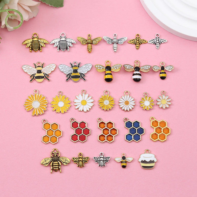 Cross-Border Hot Selling Oil Dripping Little Bee Pendant DIY Alloy Oil Dripping Jewelry Accessories Keychain Necklace Jewelry Pendant