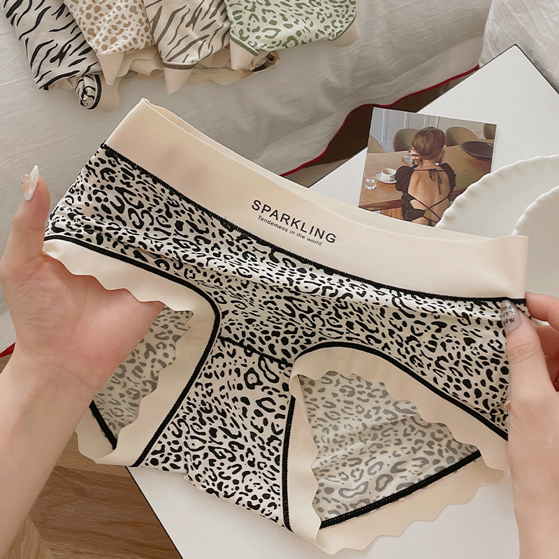Women's Seamless Ice Silk Pure Cotton Crotch Mid-Waist Sexy Style 2025 New Girls' Triangle Panties Leopard Print Wholesale Women's Seamless Ice Silk Pure Cotton Crotch Mid-Waist Sexy Style 2025 New Girls' Triangle Panties Leopard Print Wholesale