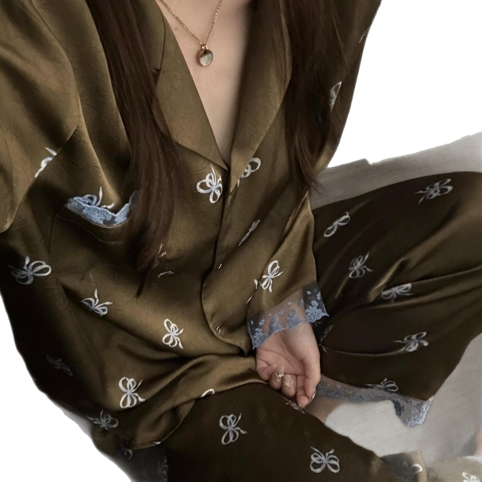 韓国スタイルのハイエンドリボンプリントアイスシルクパジャマ女性のための 2025 夏カジュアル大きいサイズスーツアウターホーム服