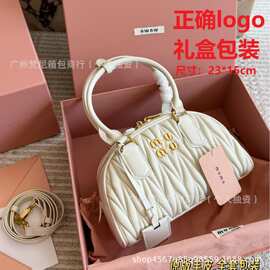 miu真皮褶皱贝壳包女2026新款保龄球手提斜挎女包高级通勤腋下包