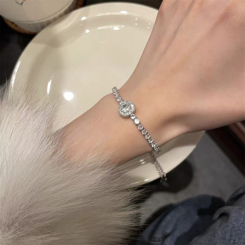 2025 ホットスタイルスーパーフラッシュジルコンブレスレット女性の絶妙なニッチハイエンドブレスレットシンプルで多用途のハンドジュエリー卸売|undefined