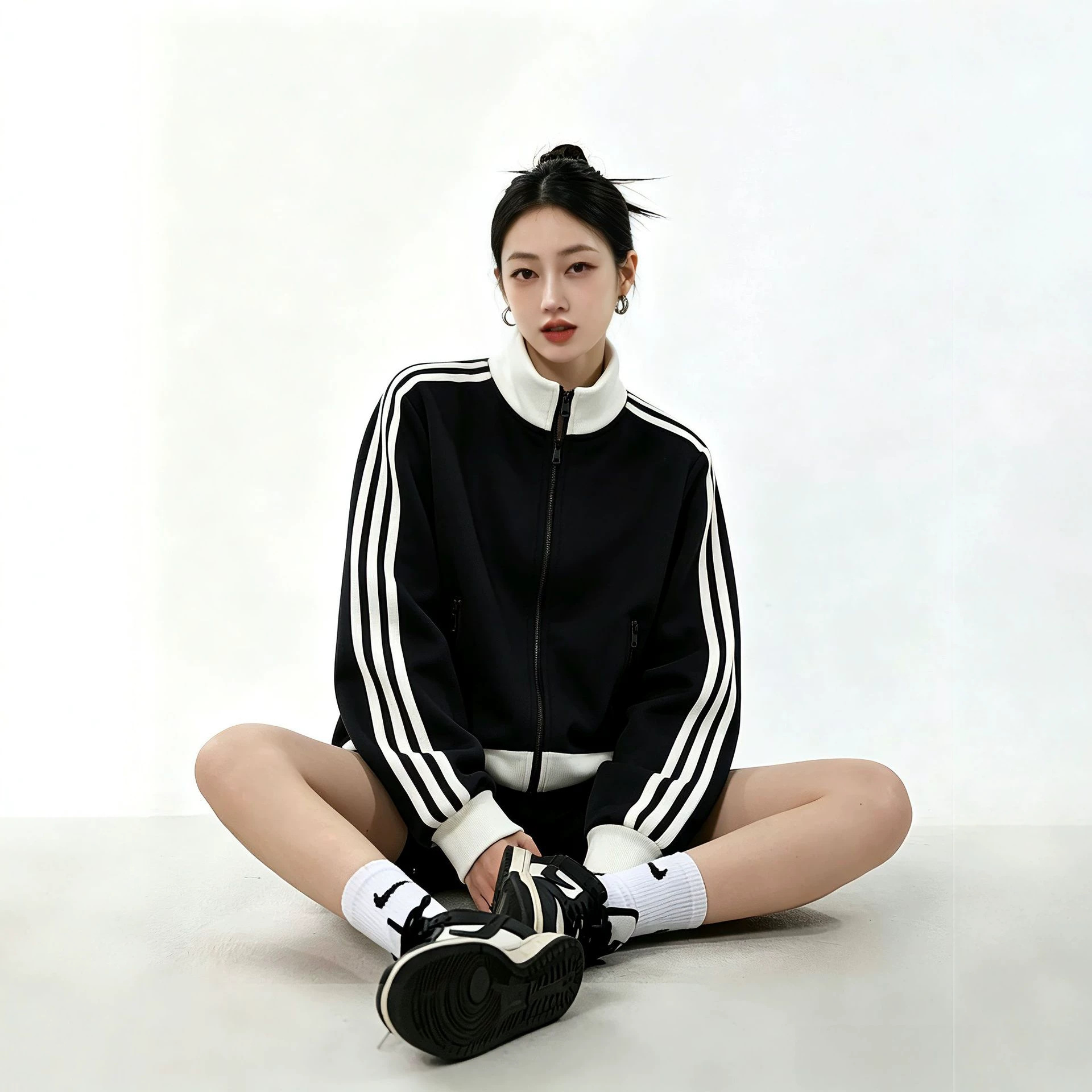 Black Korean-style super stylish jacket, autumn ins-style sweatshirt for women, 2026 new model, three-stripe sports top