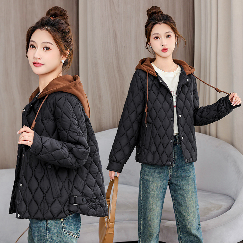 Ropa de algodón corta de color sólido de mujeres de color diamante exterior delgado con capuchón de algodón de pluma chaqueta caliente de invierno al por mayor