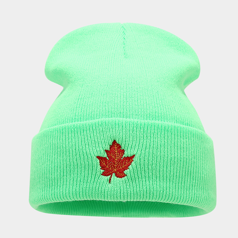 El otoño y el Invierno nuevo bordado de la hoja de arce rojo de Las Mujeres de Moda de punto redondo frío sombrero de moda marca personalidad hip hop sombrero de lana de los hombres