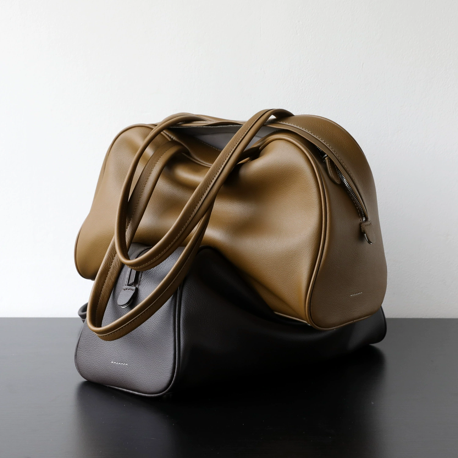 Retro leather capacious shoulder bag, one-shoulder bag, genuine leather