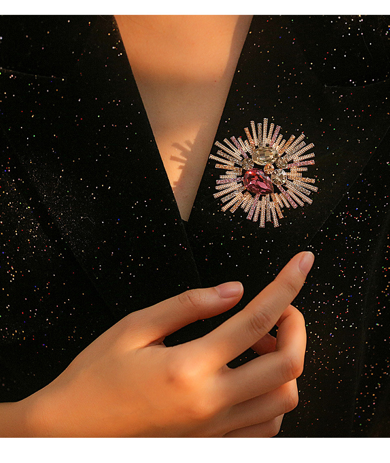 Luxuriös Blume Legierung Überzug Künstlicher Diamant Frau Broschen display picture 1