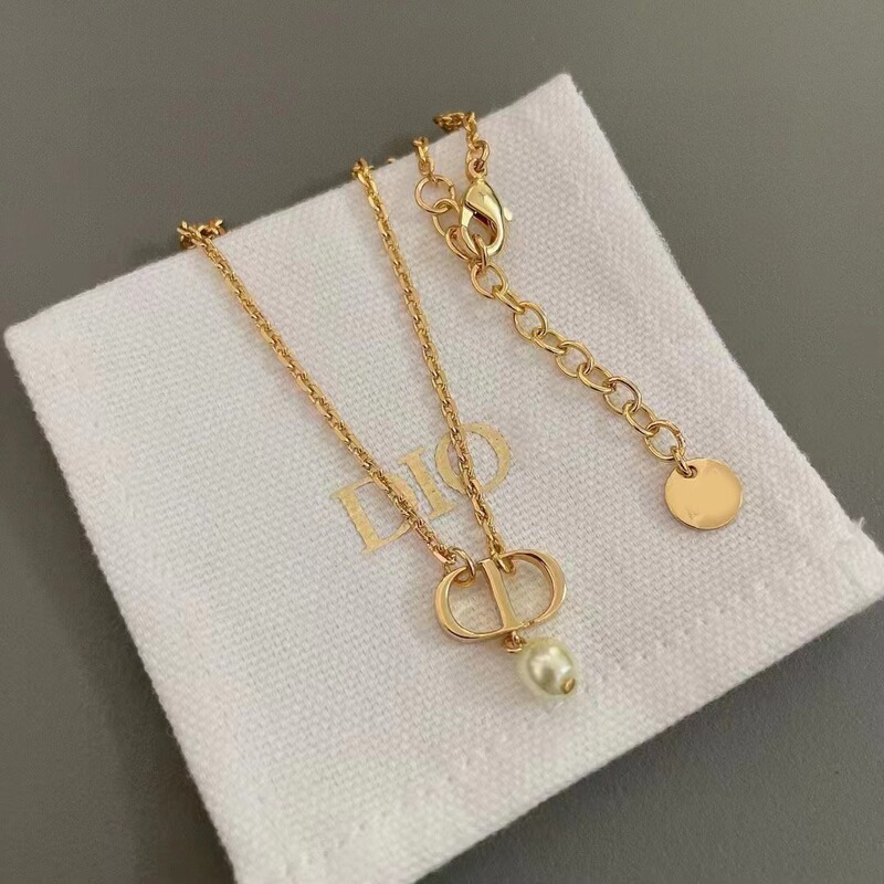 Dior/Dior Letter Cd Pearl Necklace for Women, Fashionable, Simple, High-End Clavicle Chain, Factory Direct Sales Wholesale