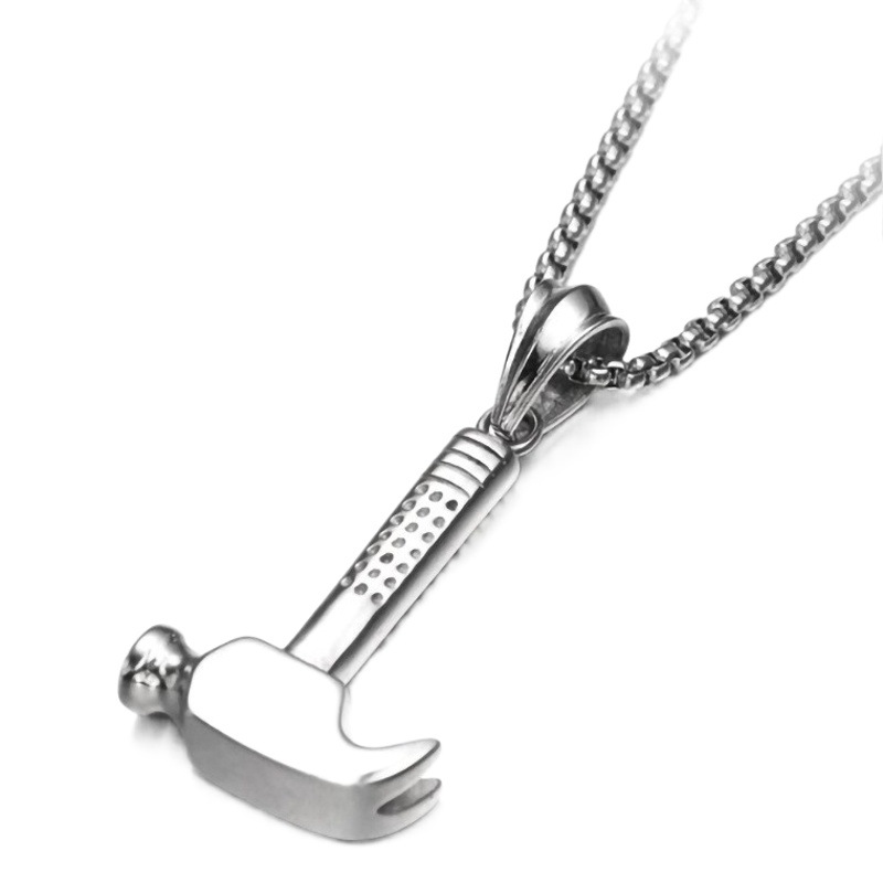 Joyería de fundición de acero inoxidable transfronteriza personalidad exagerada martillo colgante de acero de titanio collar de hombre de moda fabricante