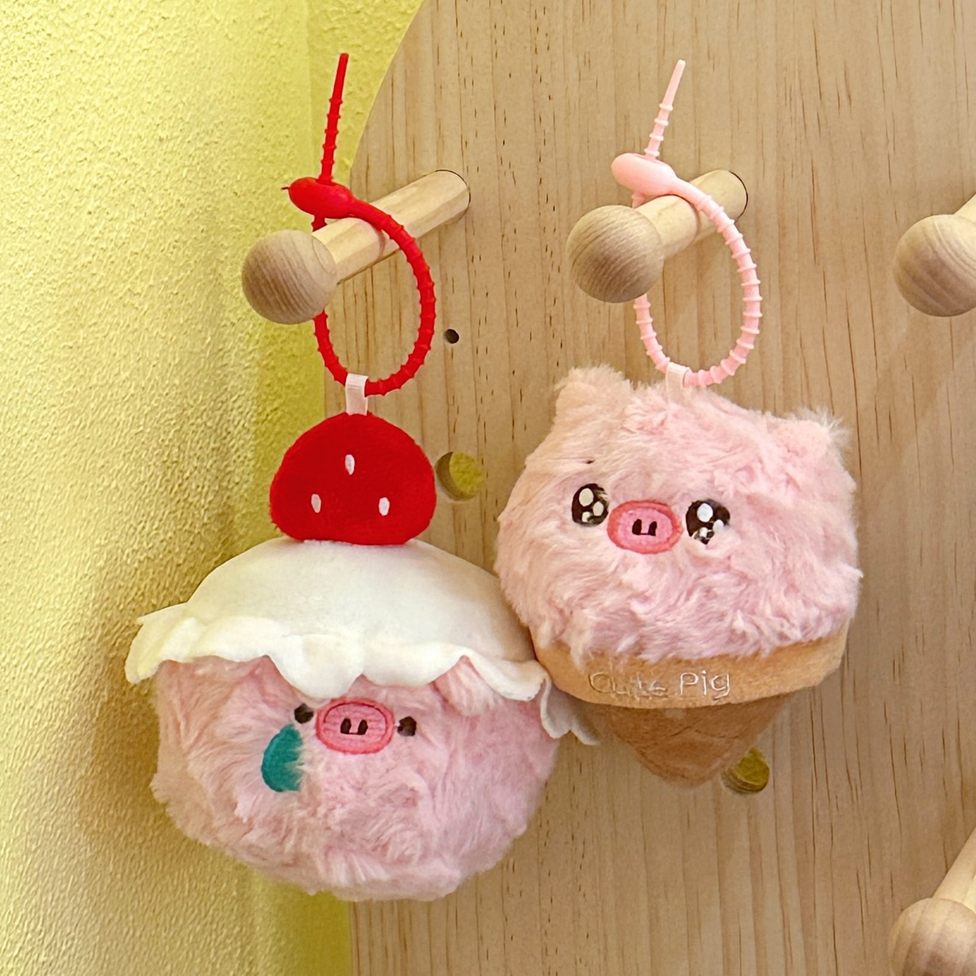 New Cute Cone Pig Plush Pendant Girl Heart Cake Doll Strawberry Snot Pink Pig Doll Small Pendant