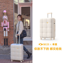 明星同款行李箱超轻PC旅行箱男女大容量20寸登记拉杆箱爆款密码箱