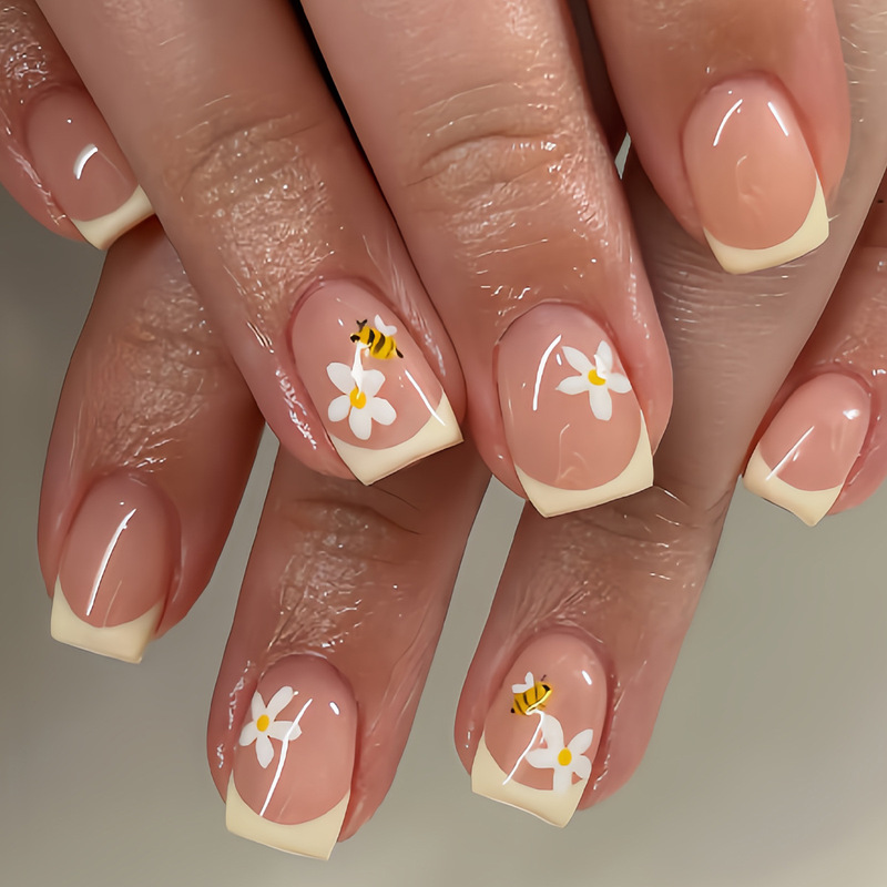 Cross-Border Hot-Selling Daisy Little Bee Wears Flowers and Wears Nails European and American Style Small Flowers Removable Fake Nail Patches Nails Cross-Border Hot-Selling Daisy Little Bee Wears Flowers and Wears Nails European and American Style Small Flowers Removable Fake Nail Patches Nails