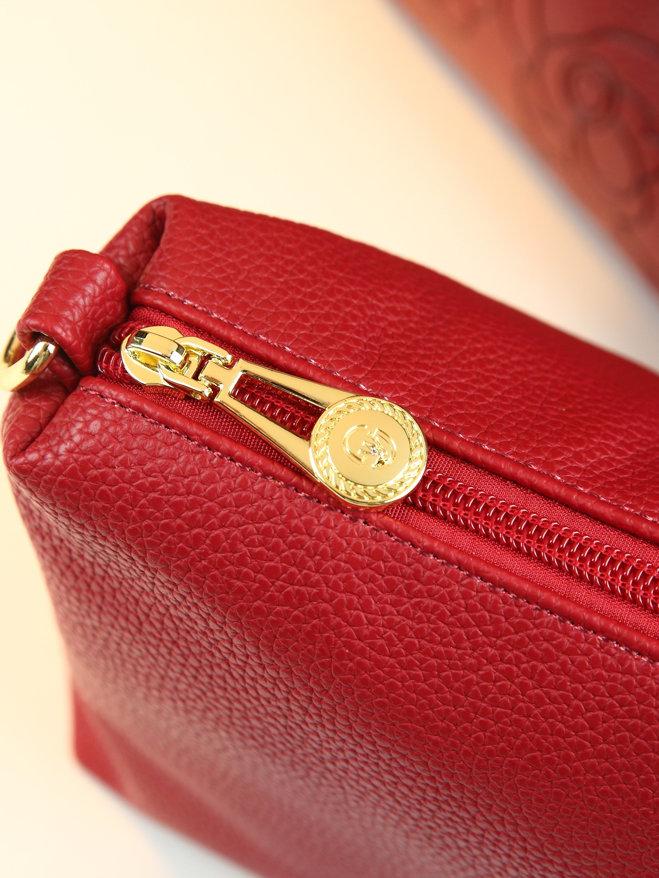 Borsa a secchiello a tracolla con stampa floreale elegante_voghion.com