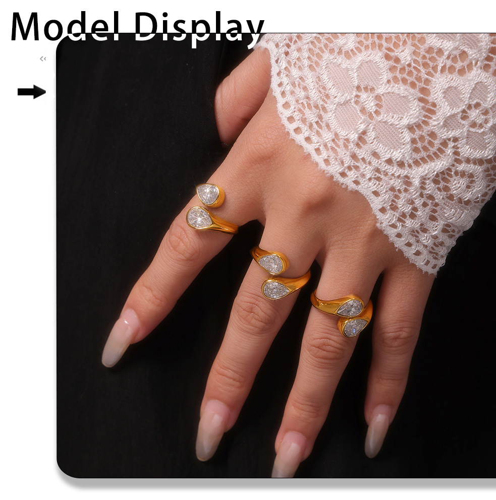 Anello aperto in acciaio al titanio con doppia goccia d'acqua e zircone quadrato 3A, colore PVD conservato, da donna_voghion.com