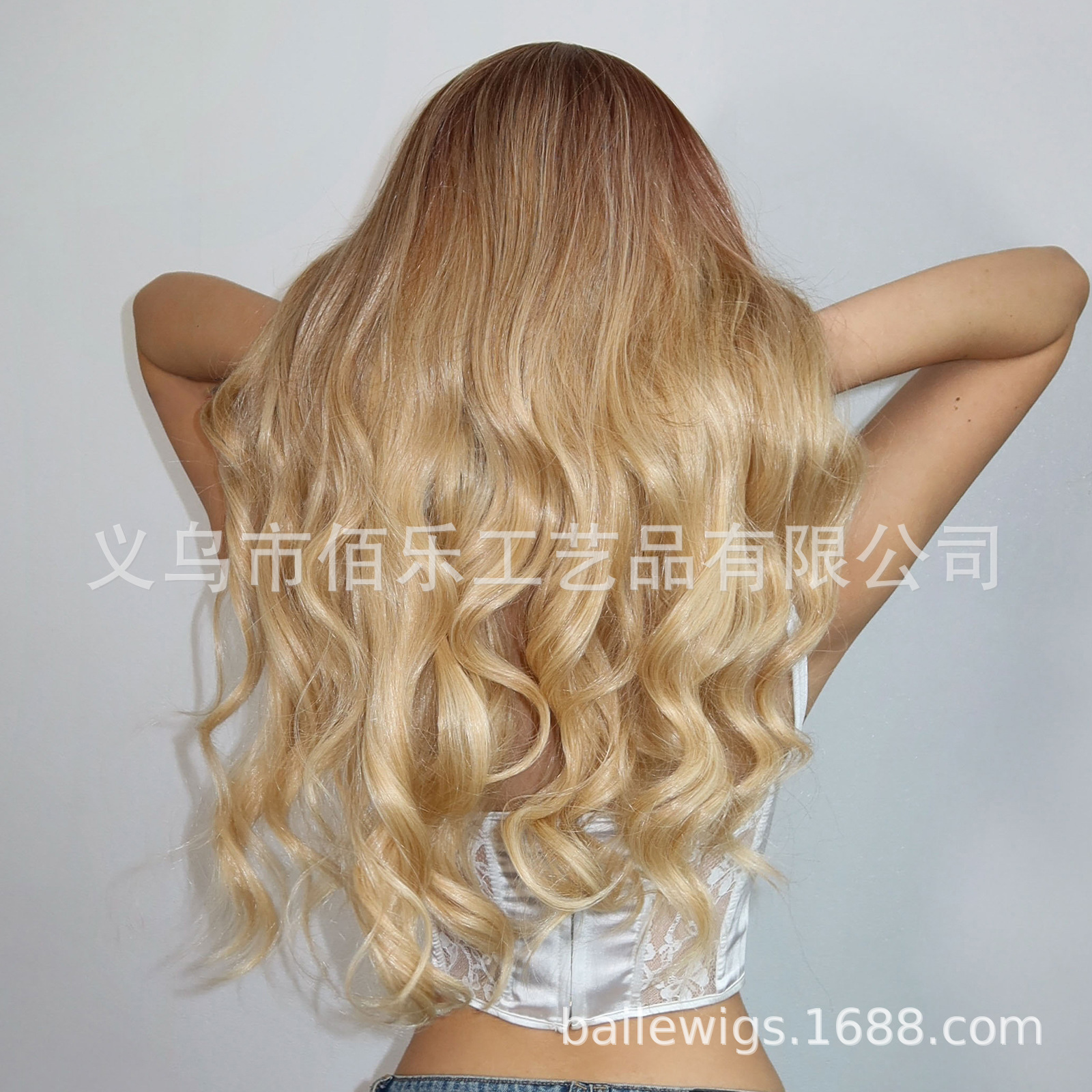 Pelucas de estilo europeo y americano cubierta de cabeza pequeña encaje dorado mediano gradiente gran onda fibra química cabello largo rizado hai