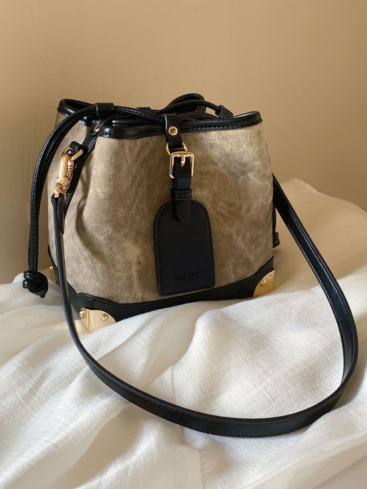 Der Star hat den gleichen Stil, Nanfeng Chio2nd Oil Painting Exhibition Hall Bucket Bag Damen 2025 Neue Schulter-Crossbody-Tasche_voghion.com