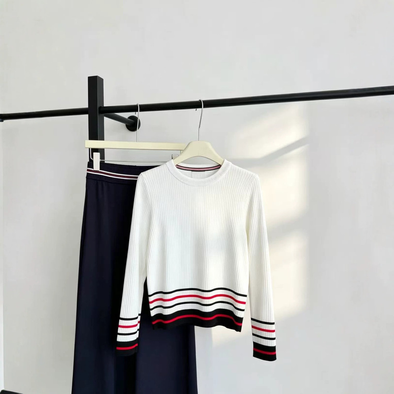 Long-sleeved knitted sweater for women, autumn and winter new fashion casual slim-fit color-block top Long-sleeved knitted sweater for women, autumn and winter new fashion casual slim-fit color-block top