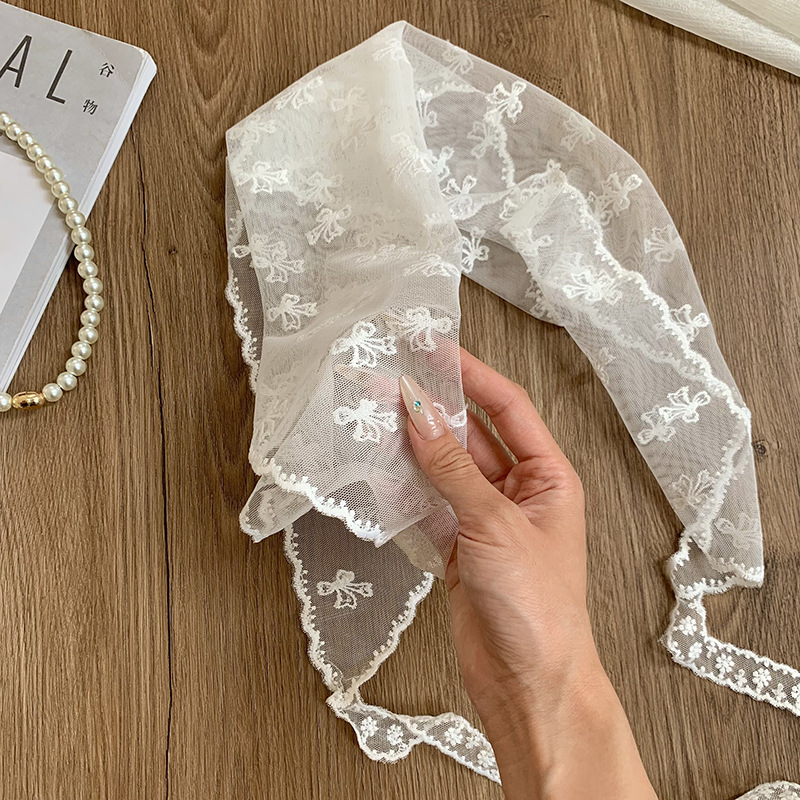 2025 nuevo estilo sentido de la atmósfera, encaje blanco, falda delgada, estilo coreano, bufanda triangular, pañuelo en la cabeza, cortina de pedo, mujer