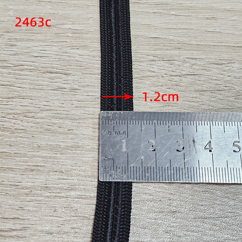 �ֻ��ڰ�ɫ���ڱ�֯������֯�� 1.5cm�޵����������ߴ����ϻ���