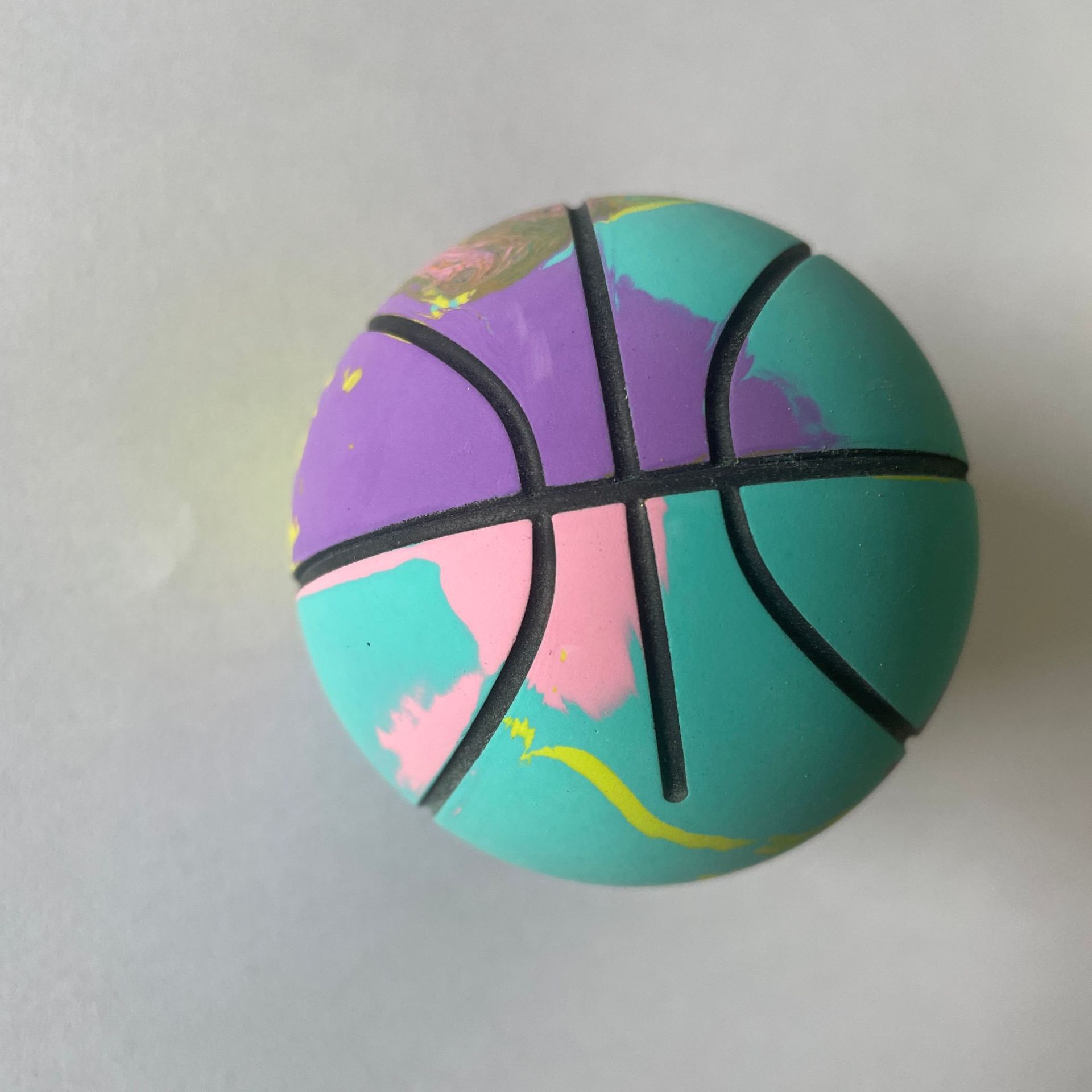 Factory direct 6cm rubber blue ball hollow bouncing ball Mini small basketball squash inflatable free pet toy