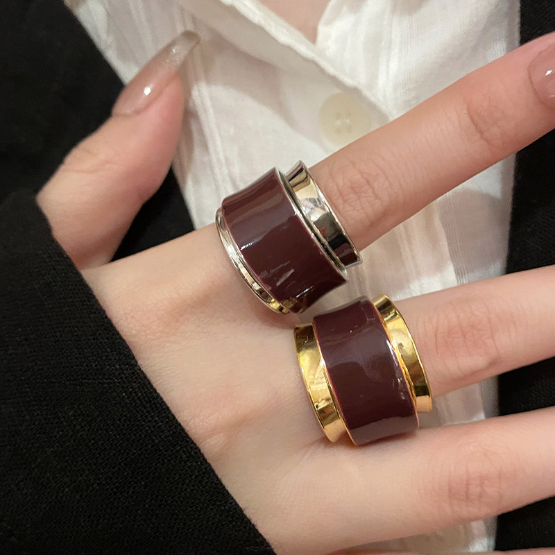 Bague élégante et discrète, double couche, style goutte d'huile, idéale pour les déplacements quotidiens. Design unique et raffiné._voghion.com