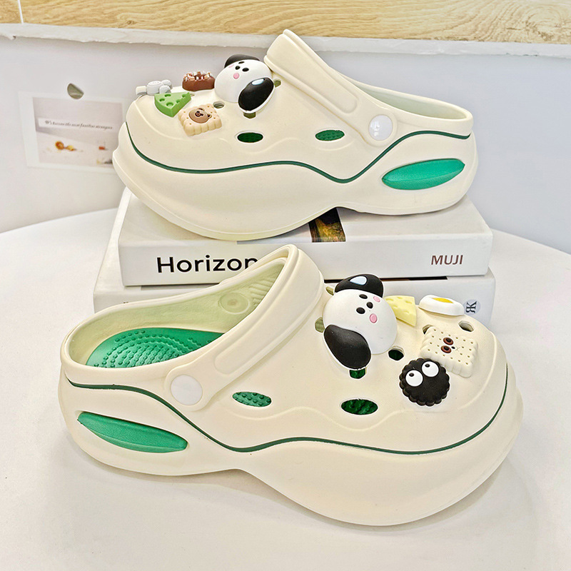 Nueva calidad de bricolaje, zapatos con agujeros, mujeres al por mayor, 2025, uso de verano, fondo grueso de dibujos animados, pisando mierda, sandalias Baotou, cabello