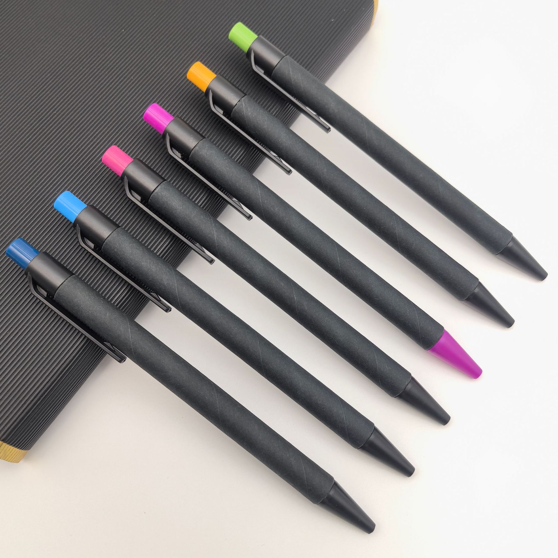Presione bolígrafo de tubo de papel negro ecológico bolígrafo de regalo de publicidad de tapa de color bolígrafo de papel kraft verde reciclable