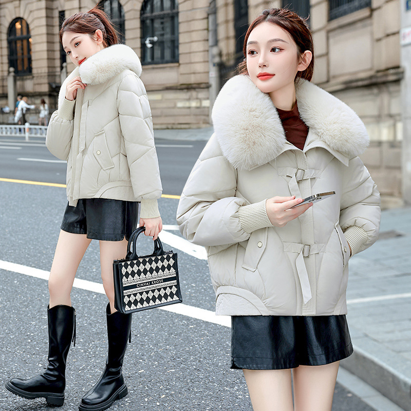 Spot comercio exterior 2025 invierno temperamento coreano relajado cálido cuello de cabello con solapa abrigo de algodón corto mujer image 4