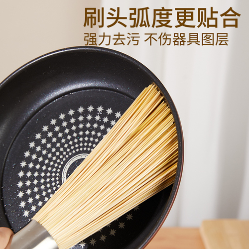 Vintage bamboo pot brush — the ultimate kitchen tool for scrubbing pots! This commercial-grade, natural brush features durable bristles and a loofah core, perfect for washing and cleaning.