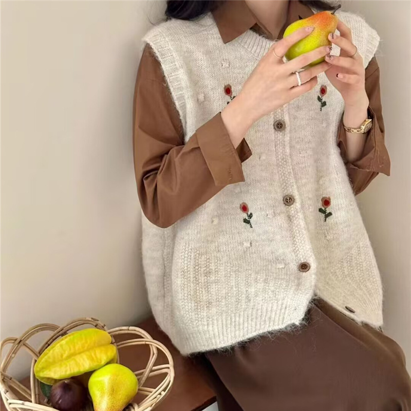 Gentle Style Retro Small Floral Embroidery Round Neck Knitted Vest for Women 2025 Autumn and Winter Layered Sleeveless Cardigan Sweater Vest