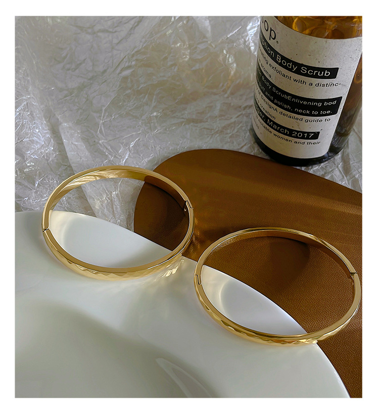 Simple Style Round Titanium Steel Plating Bangle 1 Piece