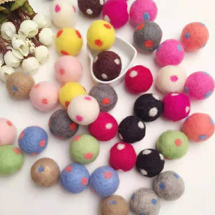 新款纯手工彩色毛毡球装饰配件羊毛球毛毡爱心戳戳乐成品饰品批发