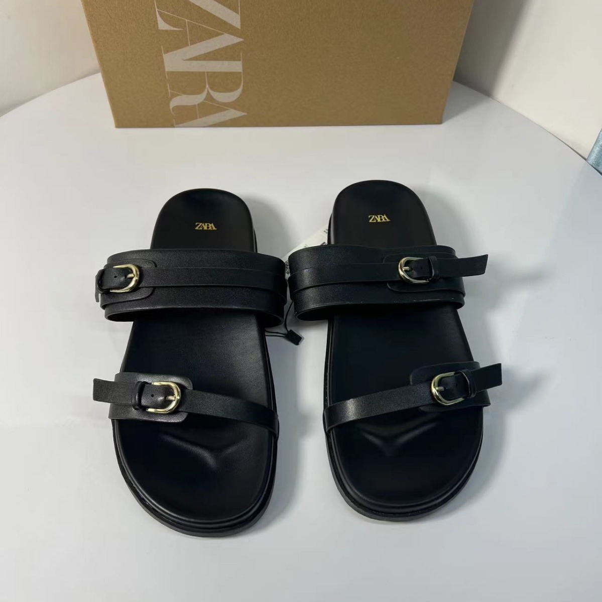 's new round headed straight strap Roman buckle thick soled casual slippers sandals for women wearing beach sandals with exposed toes