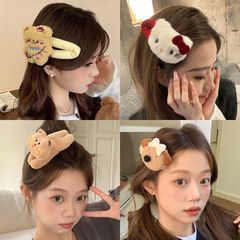 かわいいバターの熊のヘアピンを叩いて、女性の秋冬の新型のアニメのぬいぐるみのカモの口は前髪のサイドBBを挟んで髪を飾ります。