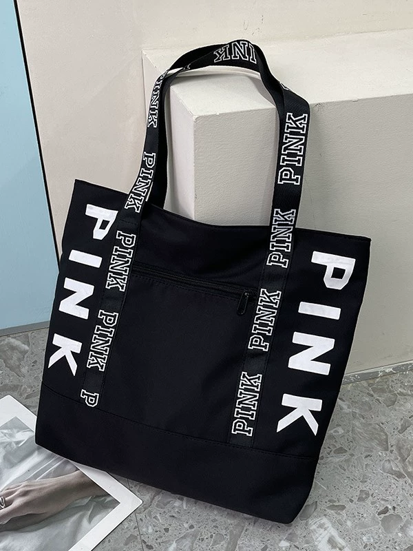 Fashionable capacious one-shoulder bag for traveling