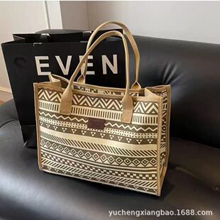 Capacious demi-season shopping bag for leisure one shoulder for mother and baby