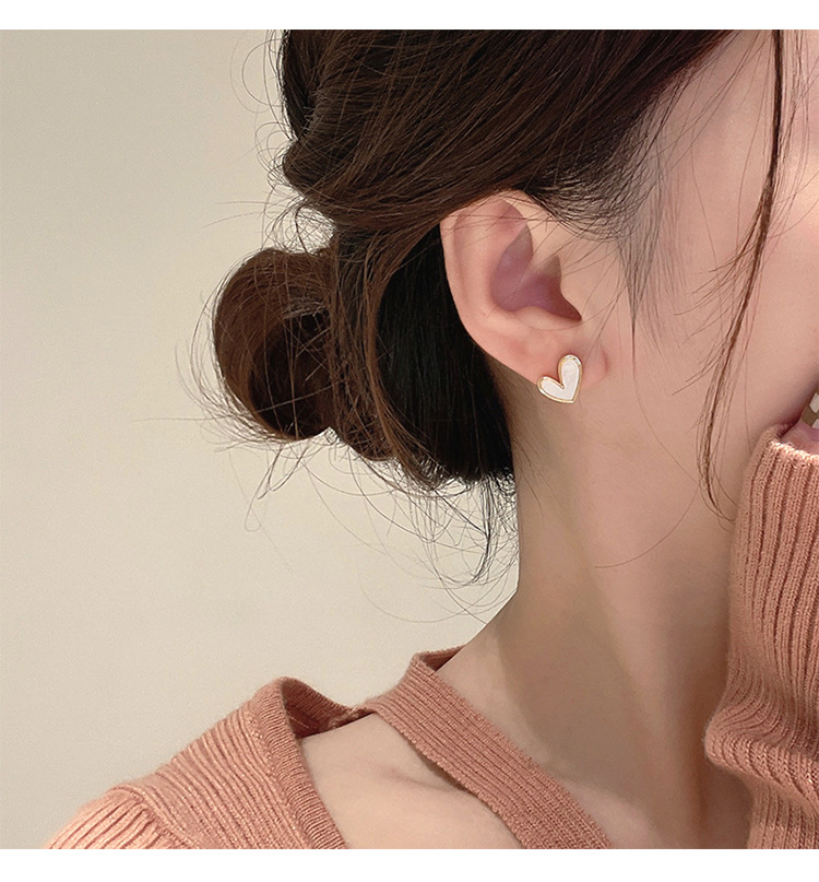 Wedding Occasion Alloy Material Heart Shape Pattern 1 Pair Simple Style Heart Shape Alloy Enamel Women's Ear Studs