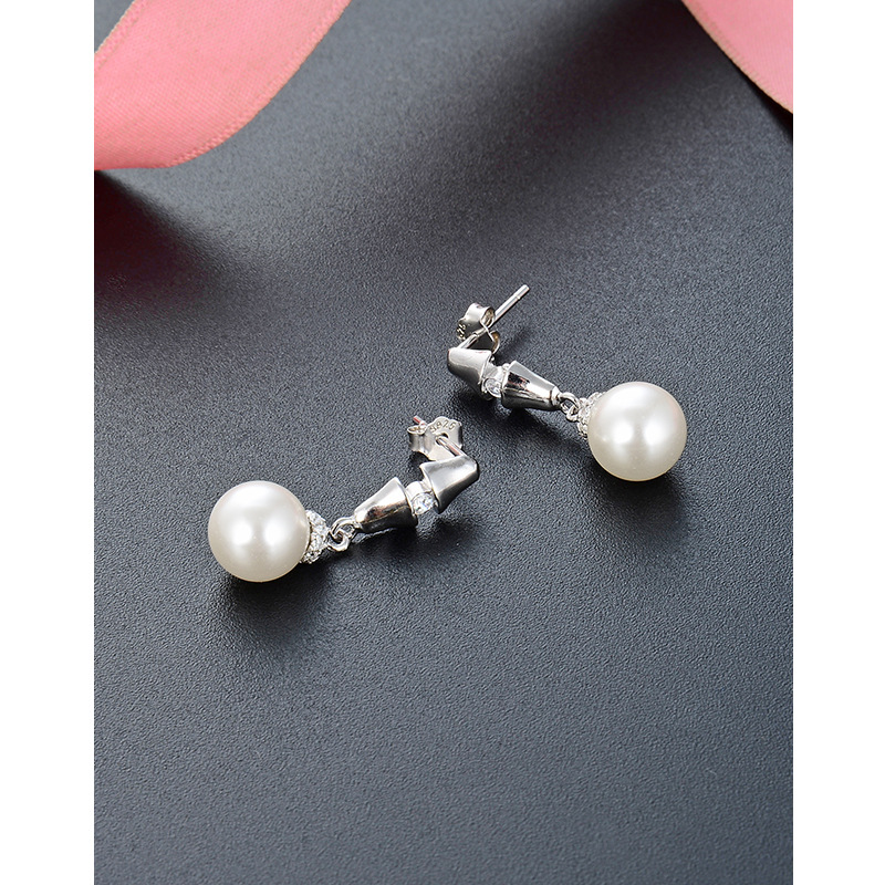 S925 plata esterlina pendientes de perlas artificiales nicho femenino alto sentido pendientes 2024 nueva moda temperamento pendientes