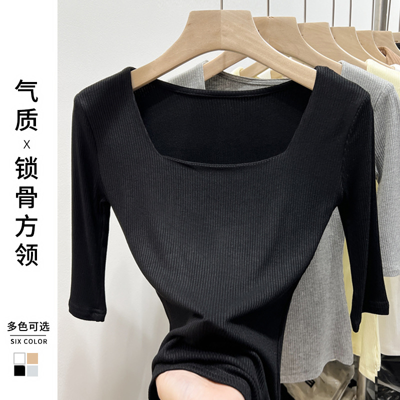 Camiseta de cuello cuadrado negro de cinco mangas para mujeres 2025 primavera nueva estilo exterior con temperamento exterior coreano de media manga