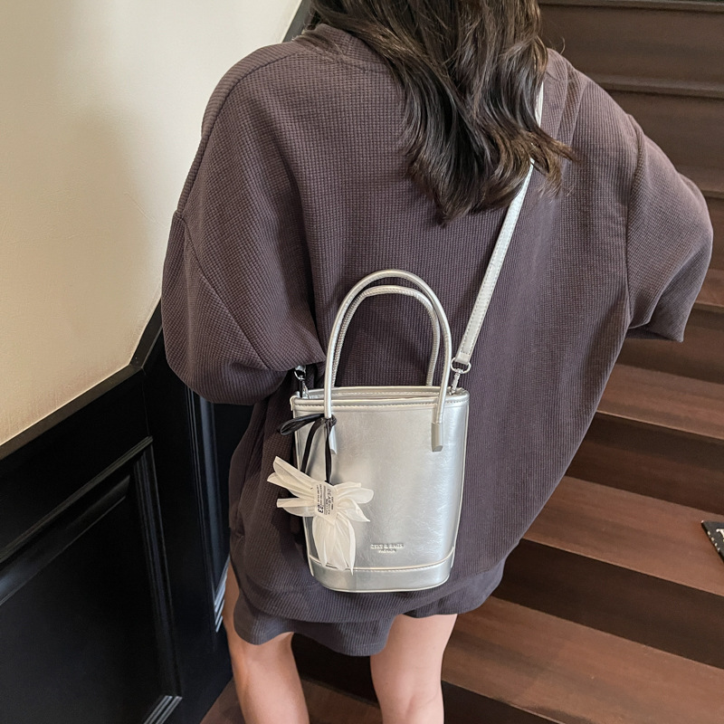 Bolso de moda personalizado bolso de cubo de textura de color sólido 2025 nuevo bolso de hombro de color sólido casual bolso de mensajero de cercanías